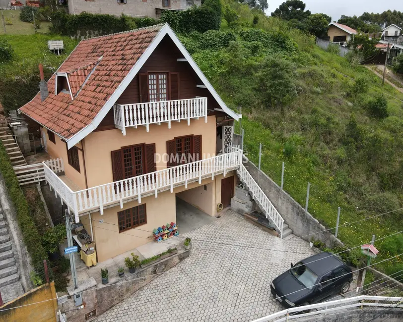 Foto 1 de Casa com 4 quartos à venda, 168m2 em Campos Do Jordao - SP