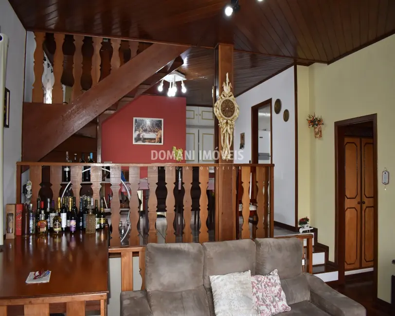 Foto 8 de Casa com 4 quartos à venda, 168m2 em Campos Do Jordao - SP