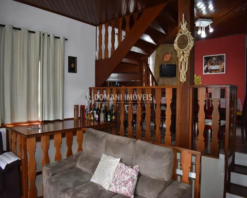 Foto 6 de Casa com 4 quartos à venda, 168m2 em Campos Do Jordao - SP