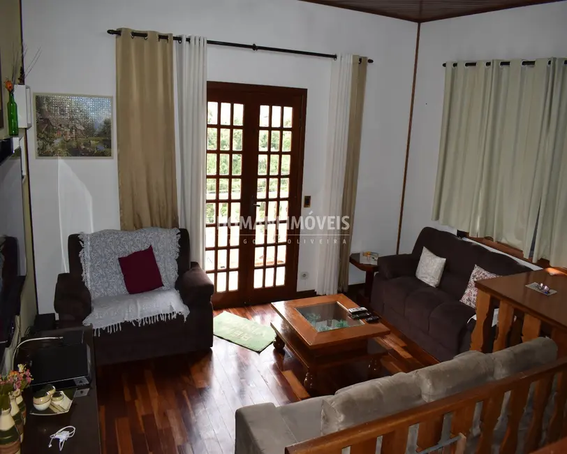 Foto 9 de Casa com 4 quartos à venda, 168m2 em Campos Do Jordao - SP