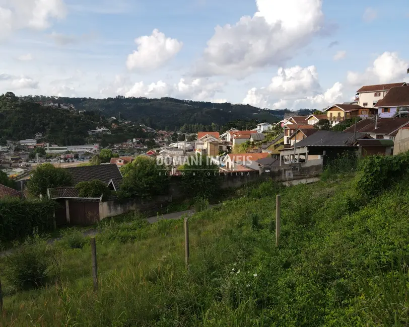 Foto 1 de Terreno / Lote à venda, 320m2 em Campos Do Jordao - SP