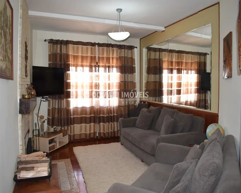 Foto 9 de Casa com 4 quartos à venda, 260m2 em Campos Do Jordao - SP