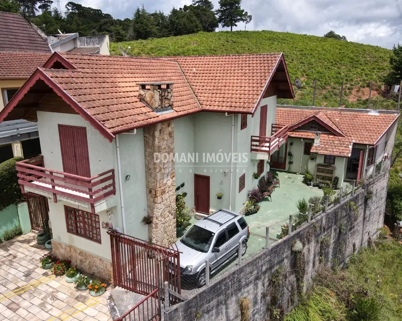 Foto 3 de Casa com 4 quartos à venda, 260m2 em Campos Do Jordao - SP
