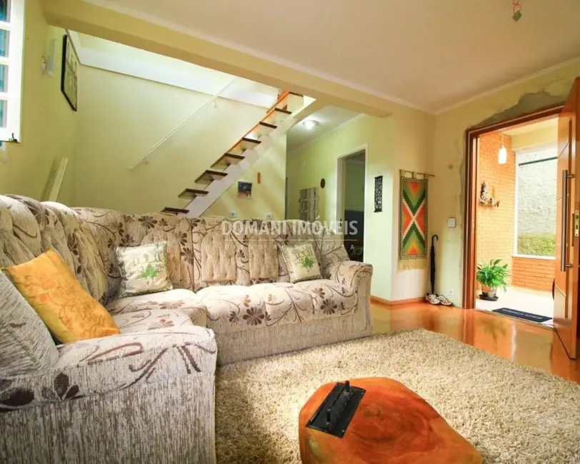 Casa com 3 quartos à venda, 200m2 em Campos Do Jordao - SP - imagem 3 Foto 3 de Casa com 3 quartos à venda, 200m2 em Campos Do Jordao - SP