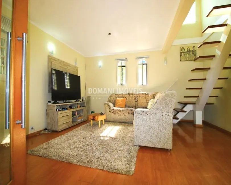 Casa com 3 quartos à venda, 200m2 em Campos Do Jordao - SP - imagem 4 Foto 4 de Casa com 3 quartos à venda, 200m2 em Campos Do Jordao - SP