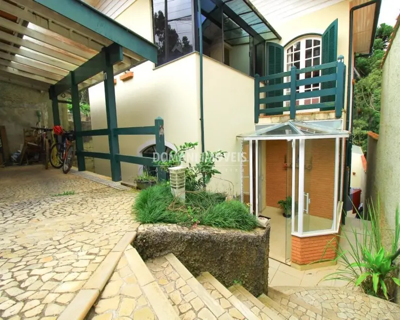 Casa com 3 quartos à venda, 200m2 em Campos Do Jordao - SP - imagem 2 Foto 2 de Casa com 3 quartos à venda, 200m2 em Campos Do Jordao - SP