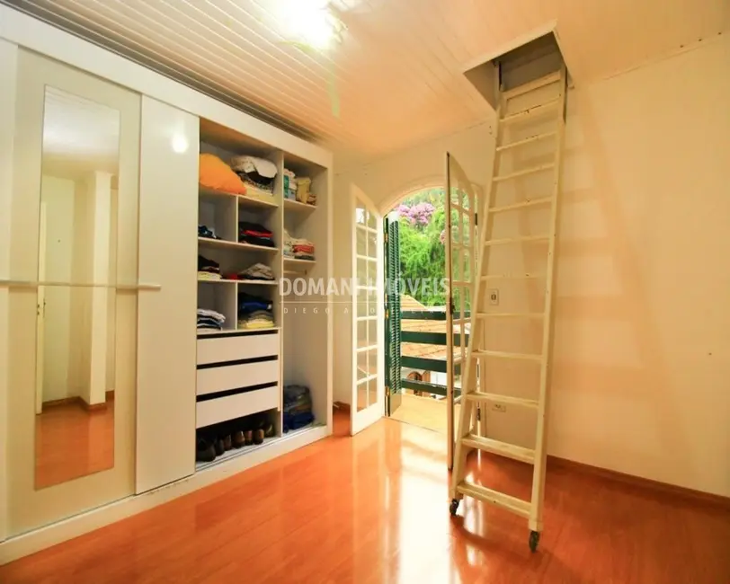 Casa com 3 quartos à venda, 200m2 em Campos Do Jordao - SP - imagem 9 Foto 9 de Casa com 3 quartos à venda, 200m2 em Campos Do Jordao - SP