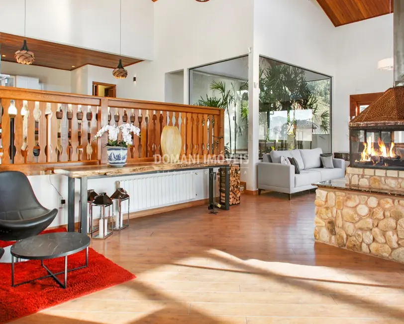 Foto 9 de Casa com 4 quartos à venda, 910m2 em Campos Do Jordao - SP