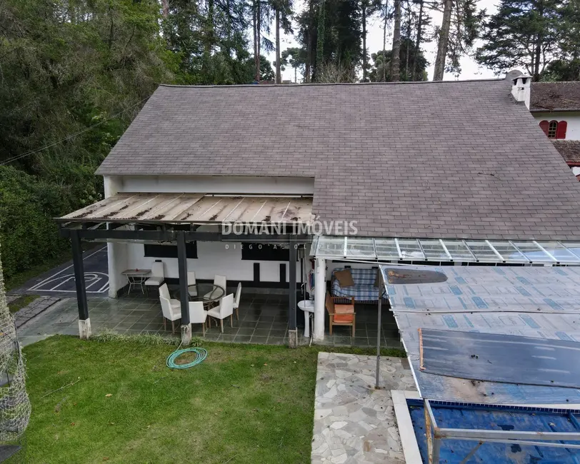 Foto 2 de Casa com 5 quartos à venda, 122m2 em Campos Do Jordao - SP