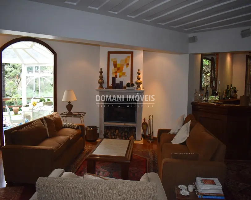 Casa com 4 quartos à venda, 740m2 em Campos Do Jordao - SP - imagem 9 Foto 9 de Casa com 4 quartos à venda, 740m2 em Campos Do Jordao - SP