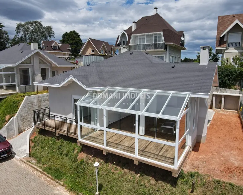 Foto 1 de Casa de Condomínio com 3 quartos à venda, 140m2 em Campos Do Jordao - SP