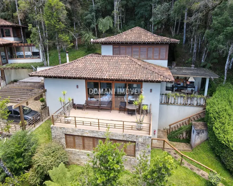 Foto 3 de Casa de Condomínio com 5 quartos à venda, 380m2 em Campos Do Jordao - SP