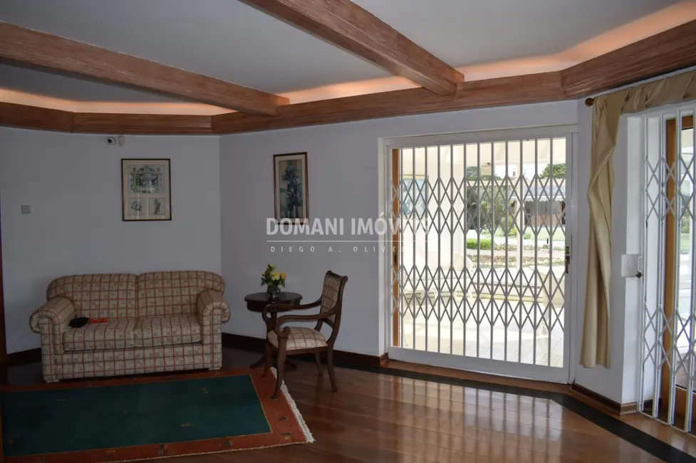 Foto 8 de Casa com 4 quartos à venda, 672m2 em Campos Do Jordao - SP