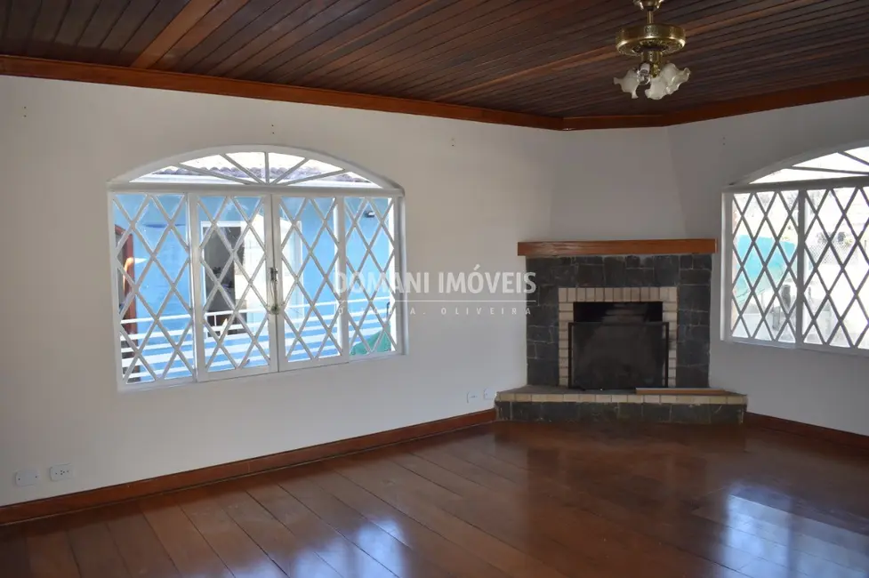 Casa com 3 quartos à venda, 215m2 em Campos Do Jordao - SP - imagem 6 Foto 6 de Casa com 3 quartos à venda, 215m2 em Campos Do Jordao - SP