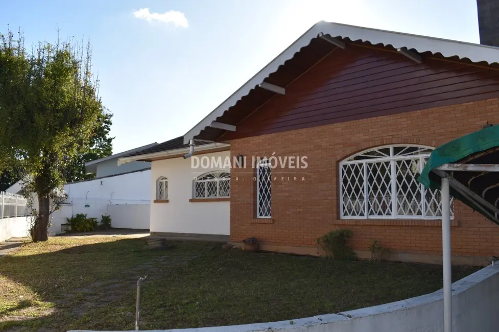 Casa com 3 quartos à venda, 215m2 em Campos Do Jordao - SP - imagem 3 Foto 3 de Casa com 3 quartos à venda, 215m2 em Campos Do Jordao - SP