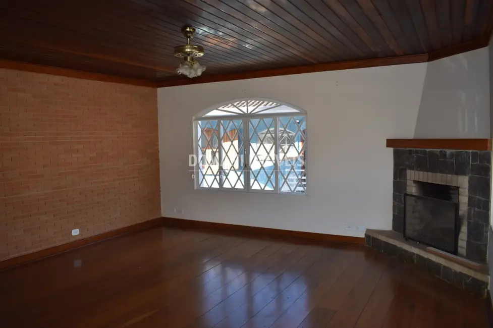 Casa com 3 quartos à venda, 215m2 em Campos Do Jordao - SP - imagem 7 Foto 7 de Casa com 3 quartos à venda, 215m2 em Campos Do Jordao - SP