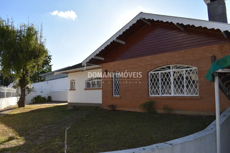 Casa com 3 quartos à venda, 215m2 em Campos Do Jordao - SP - imagem 1 Foto 1 de Casa com 3 quartos à venda, 215m2 em Campos Do Jordao - SP
