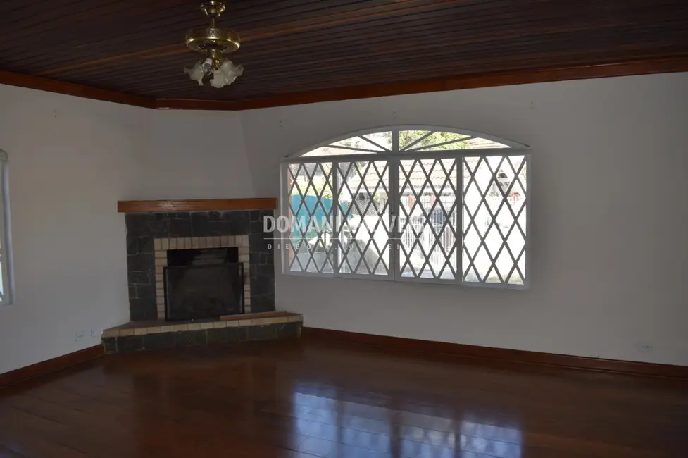 Casa com 3 quartos à venda, 215m2 em Campos Do Jordao - SP - imagem 8 Foto 8 de Casa com 3 quartos à venda, 215m2 em Campos Do Jordao - SP