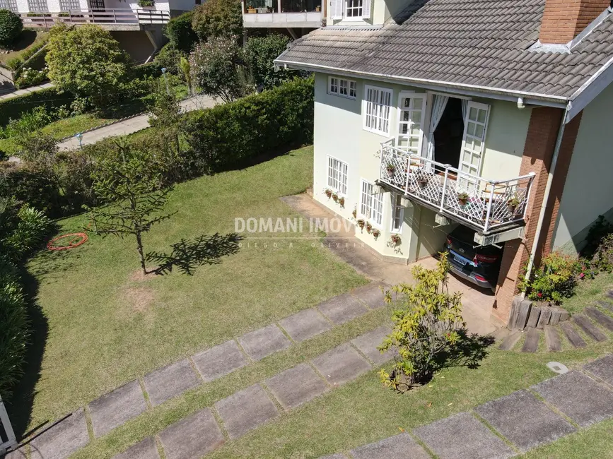 Foto 3 de Casa com 3 quartos à venda, 210m2 em Campos Do Jordao - SP