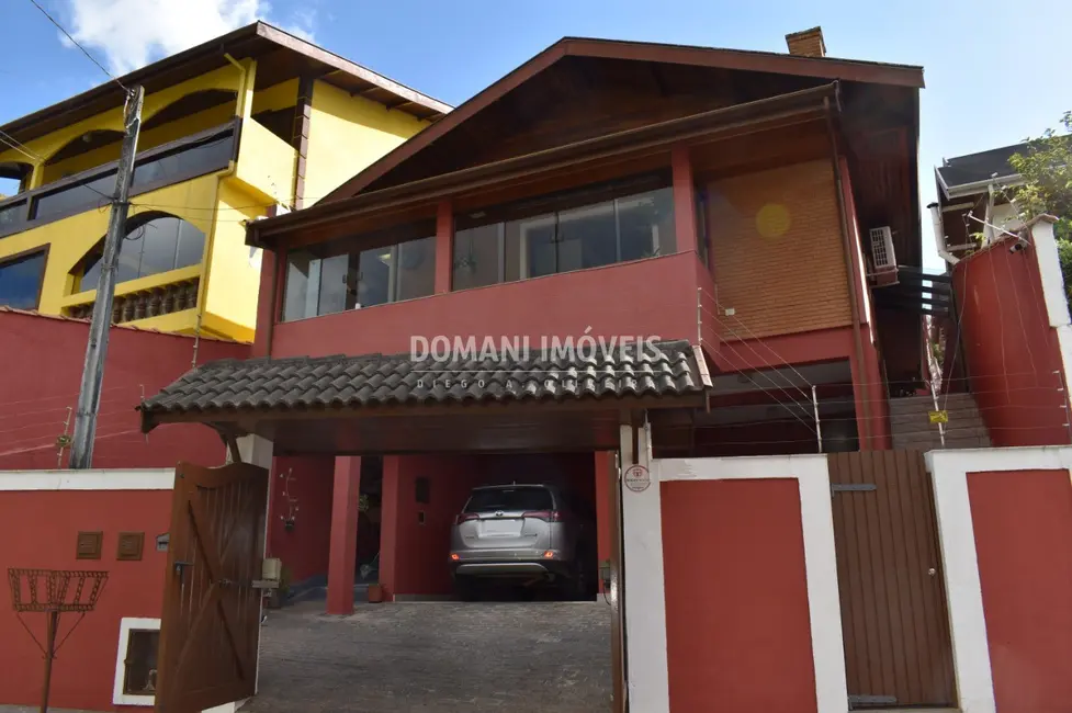 Foto 1 de Casa com 3 quartos à venda, 253m2 em Campos Do Jordao - SP