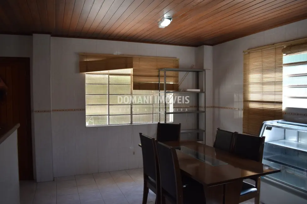 Foto 8 de Casa com 4 quartos à venda, 173m2 em Campos Do Jordao - SP