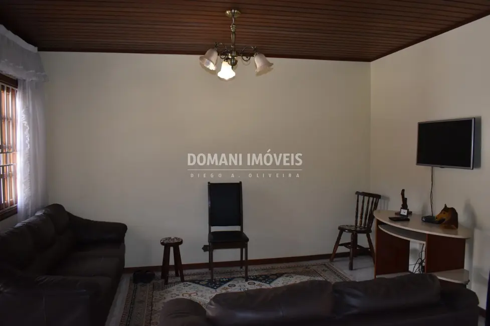 Foto 6 de Casa com 4 quartos à venda, 173m2 em Campos Do Jordao - SP