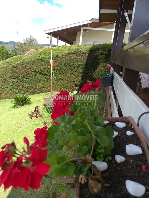 Foto 3 de Casa com 4 quartos à venda, 160m2 em Campos Do Jordao - SP