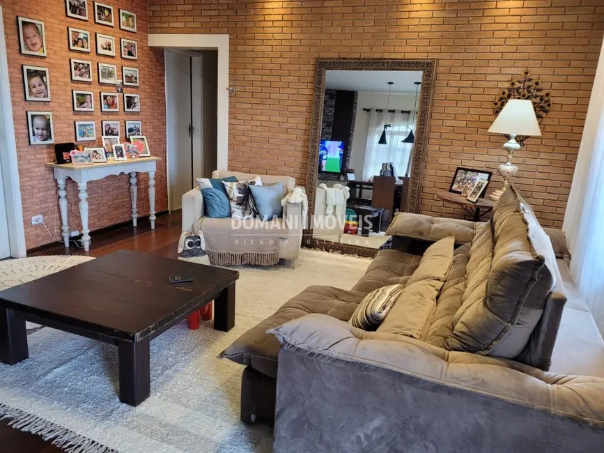 Foto 6 de Casa com 4 quartos à venda, 160m2 em Campos Do Jordao - SP