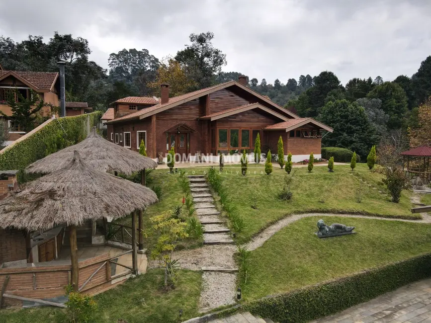 Foto 1 de Casa com 3 quartos à venda, 420m2 em Campos Do Jordao - SP