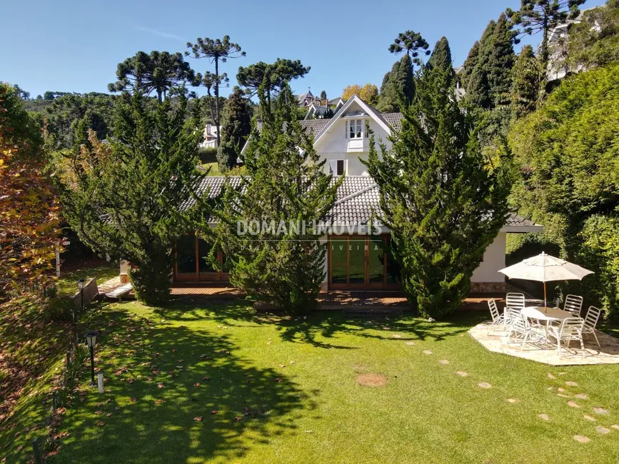 Casa de Condomínio com 4 quartos à venda, 450m2 em Campos Do Jordao - SP - imagem 5 Foto 5 de Casa de Condomínio com 4 quartos à venda, 450m2 em Campos Do Jordao - SP
