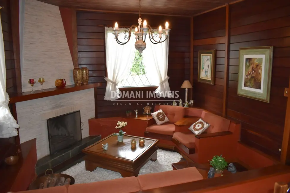 Foto 8 de Casa com 3 quartos à venda, 297m2 em Campos Do Jordao - SP