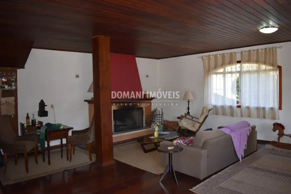 Foto 9 de Casa com 3 quartos à venda, 262m2 em Campos Do Jordao - SP
