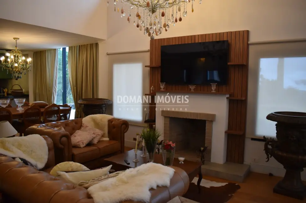 Foto 9 de Casa de Condomínio com 4 quartos à venda, 258m2 em Campos Do Jordao - SP