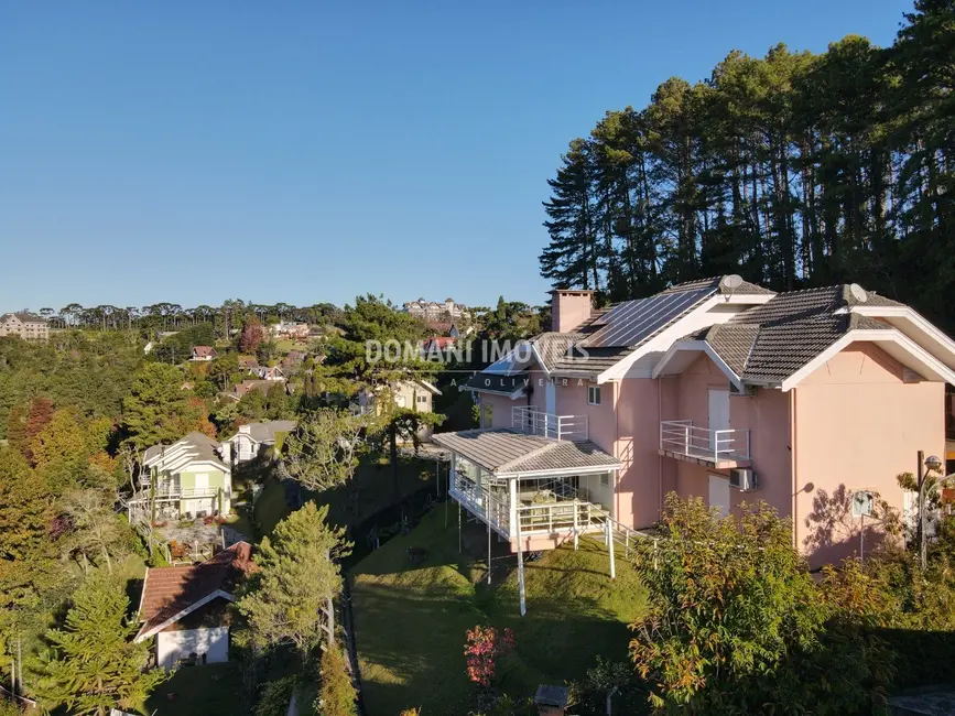 Foto 1 de Casa com 4 quartos à venda, 450m2 em Campos Do Jordao - SP