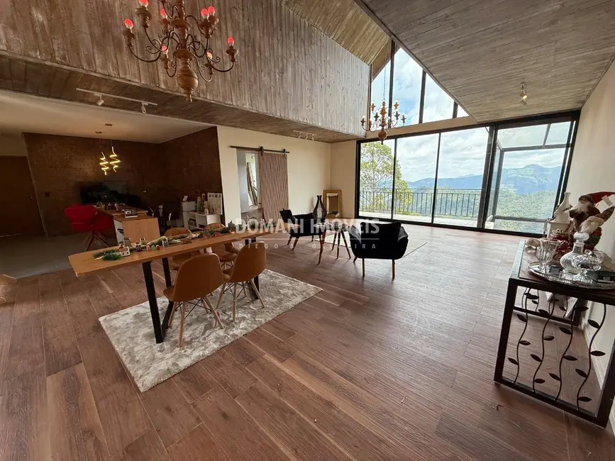 Foto 9 de Casa com 3 quartos à venda, 225m2 em Campos Do Jordao - SP