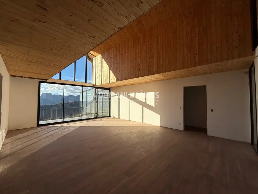 Foto 9 de Casa com 3 quartos à venda, 225m2 em Campos Do Jordao - SP