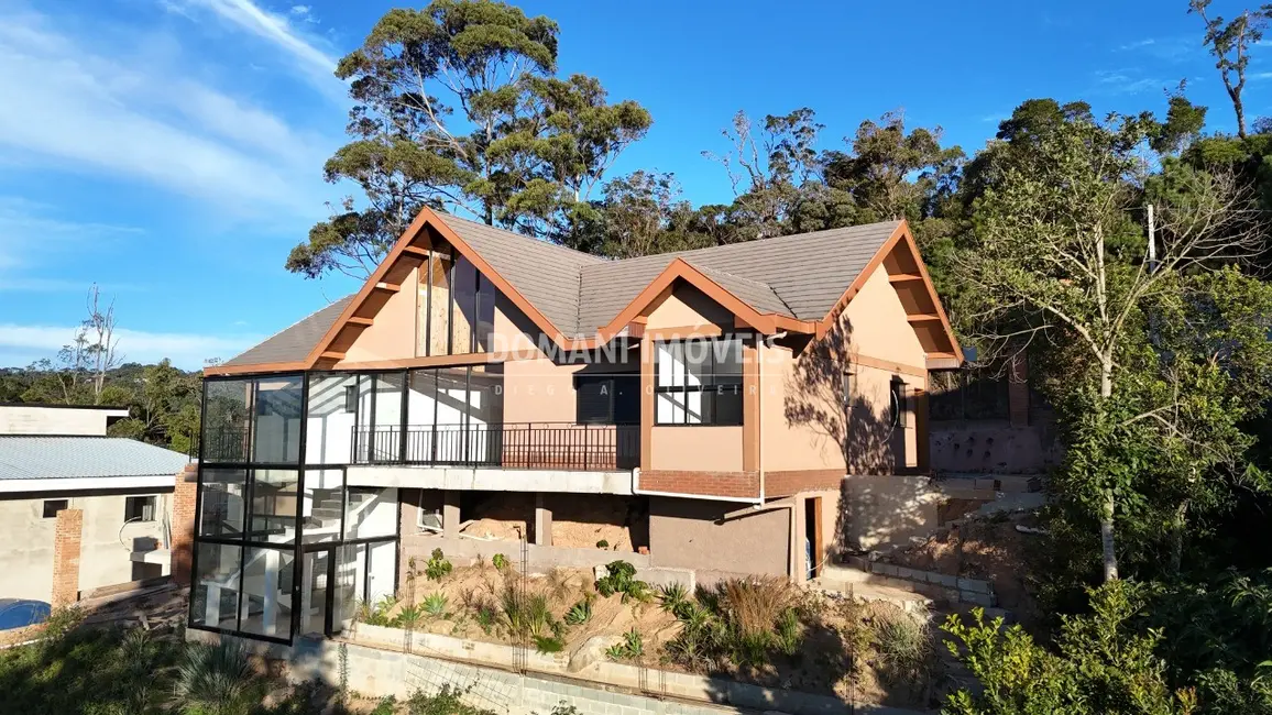 Foto 1 de Casa com 3 quartos à venda, 225m2 em Campos Do Jordao - SP