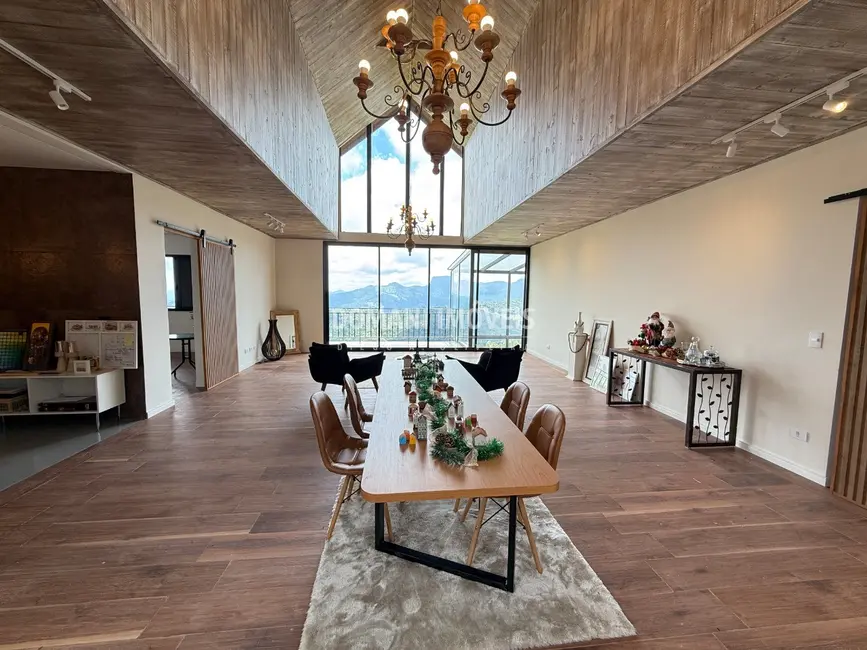 Foto 8 de Casa com 3 quartos à venda, 225m2 em Campos Do Jordao - SP