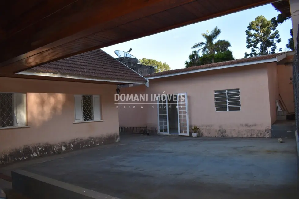 Foto 3 de Casa com 3 quartos à venda, 315m2 em Campos Do Jordao - SP