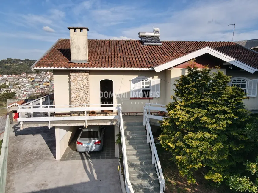 Foto 2 de Casa com 3 quartos à venda, 175m2 em Campos Do Jordao - SP