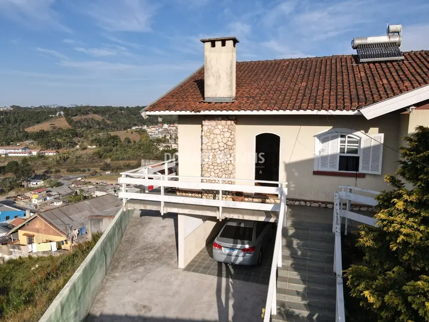 Foto 3 de Casa com 3 quartos à venda, 175m2 em Campos Do Jordao - SP