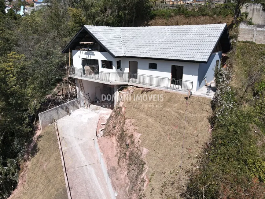 Foto 1 de Casa com 3 quartos à venda, 210m2 em Campos Do Jordao - SP