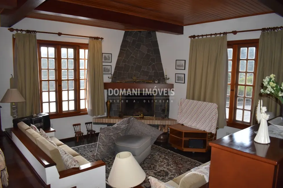 Foto 9 de Casa com 3 quartos à venda, 305m2 em Campos Do Jordao - SP