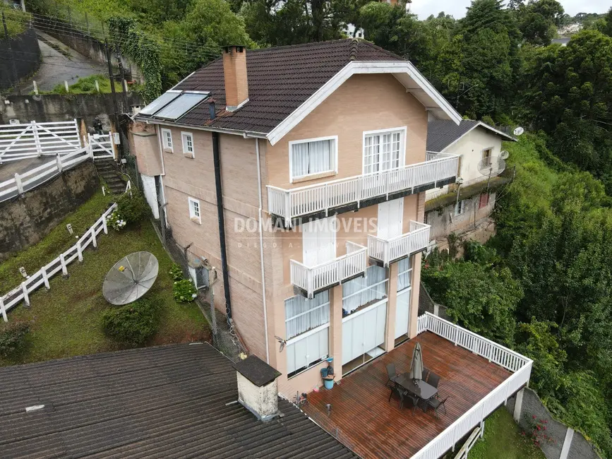 Foto 3 de Casa com 5 quartos à venda, 230m2 em Campos Do Jordao - SP