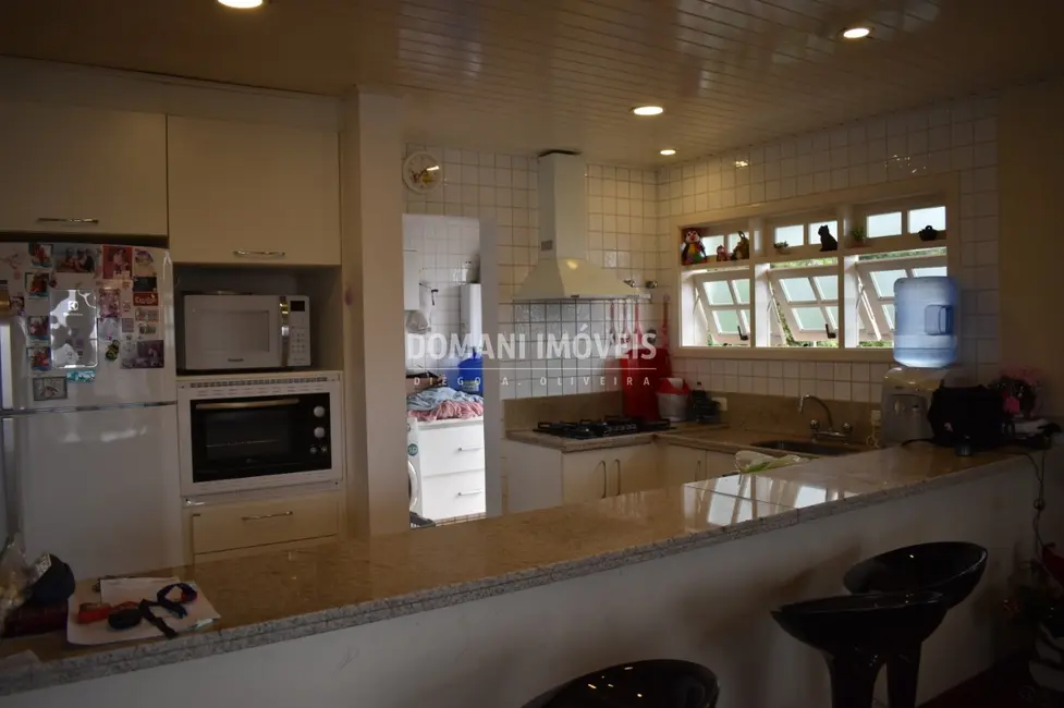 Foto 8 de Casa com 5 quartos à venda, 230m2 em Campos Do Jordao - SP