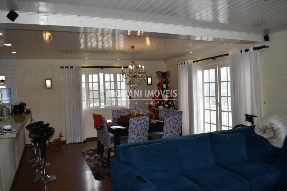 Foto 9 de Casa com 5 quartos à venda, 230m2 em Campos Do Jordao - SP