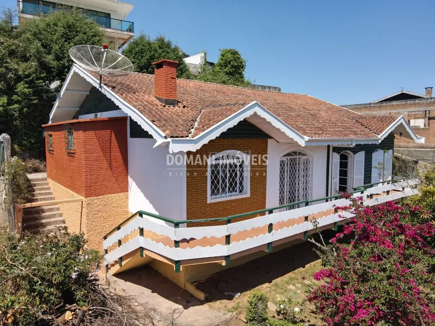 Foto 1 de Casa com 3 quartos à venda, 160m2 em Campos Do Jordao - SP