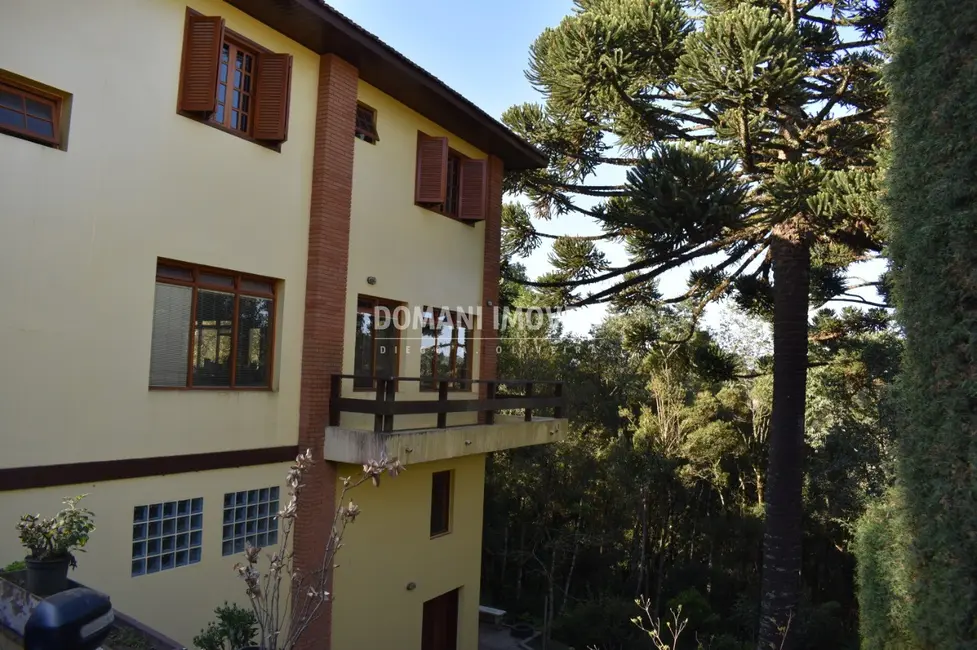 Foto 3 de Casa com 4 quartos à venda, 442m2 em Campos Do Jordao - SP