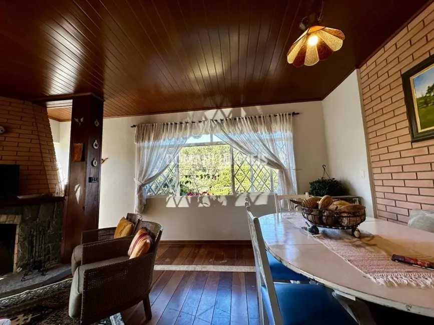 Foto 9 de Casa de Condomínio com 4 quartos à venda e para alugar, 170m2 em Campos Do Jordao - SP