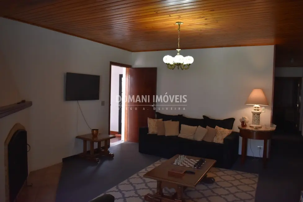 Foto 8 de Casa com 4 quartos à venda, 183m2 em Campos Do Jordao - SP